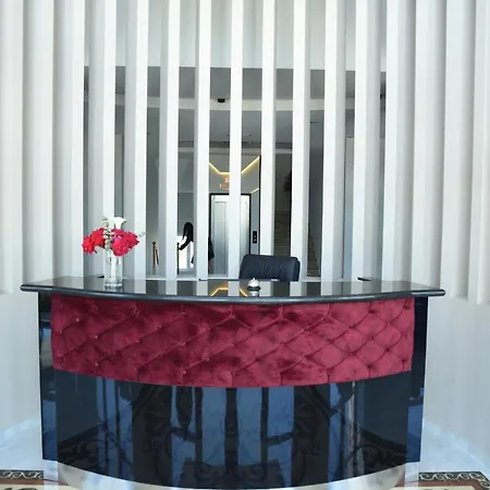 Fjortes Palace Frakull e Madhe