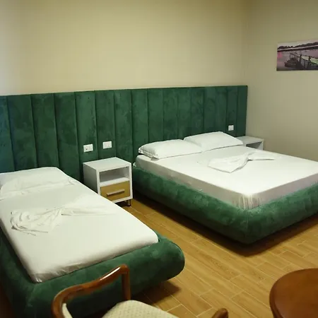 Otel Fjortes Palace Frakull e Madhe