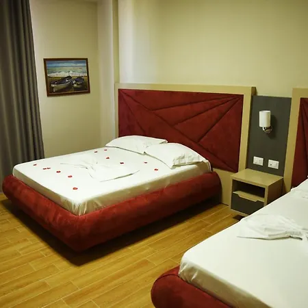 Otel Fjortes Palace Frakull e Madhe