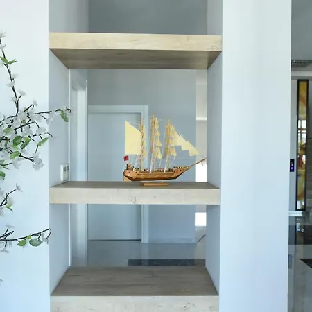 Отель Fjortes Palace 4*