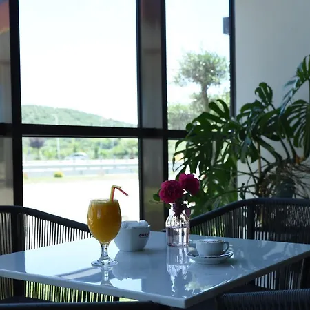 Hotel Fjortes Palace Vlore